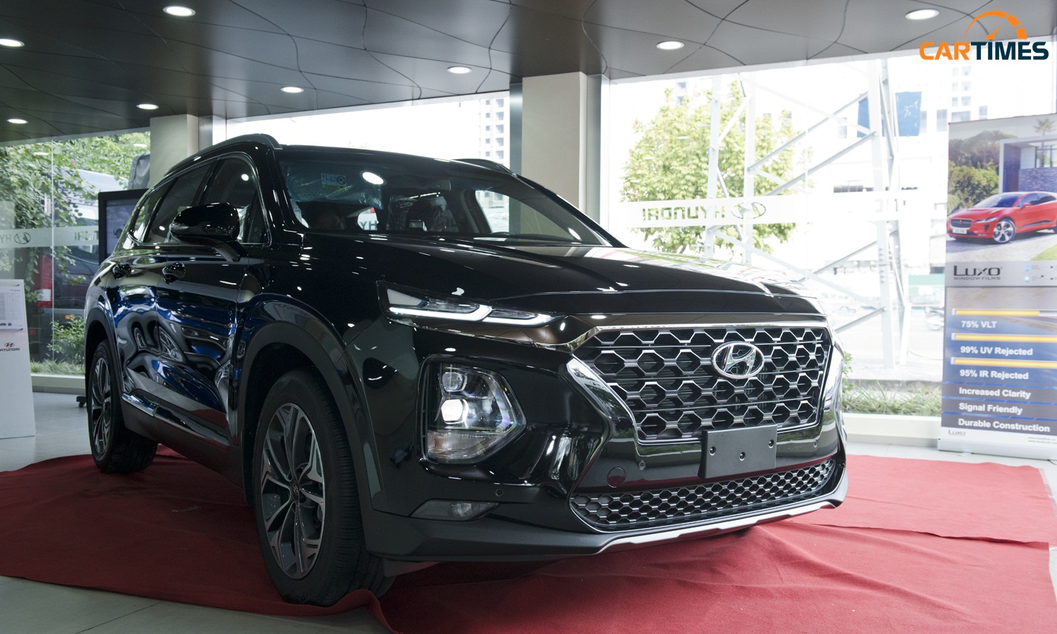 Cận cảnh xe Hyundai Santa Fe 2019 phiên bản lắp ráp trưng bày tại đại lý